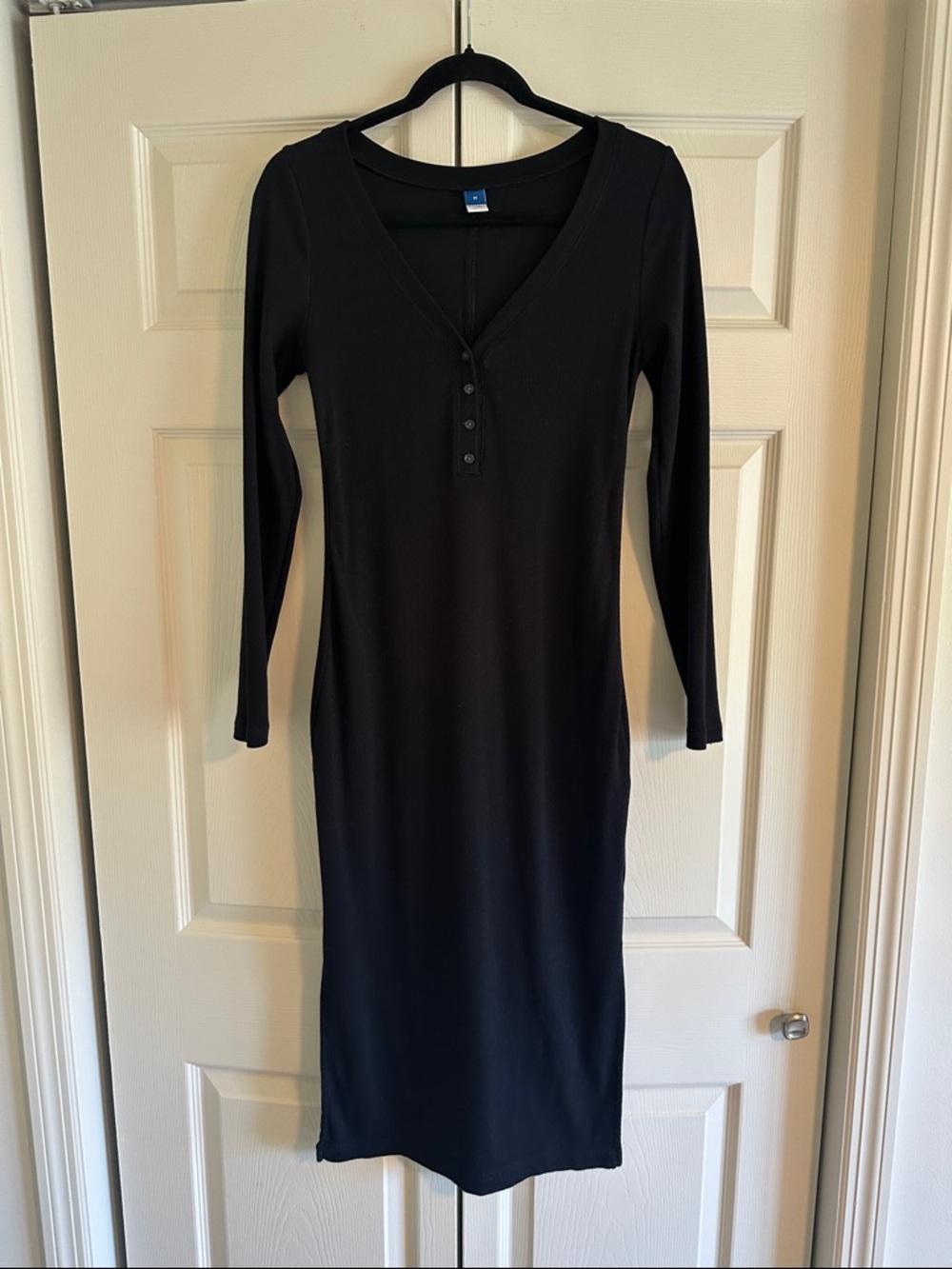 Old Navy Black Long-Sleeve Henley Midi Dress